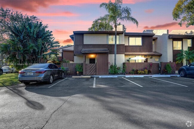 Building Photo - 1233 Hampton Blvd Rental