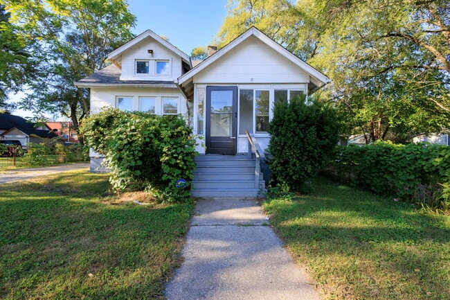 Building Photo - 5021 Anatole St Rental