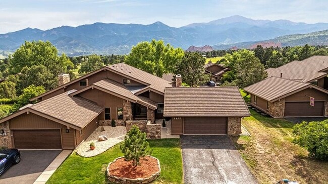 Fully Furnished Executive Townhome in Kiss... - Fully Furnished Executive Townhome in Kiss...