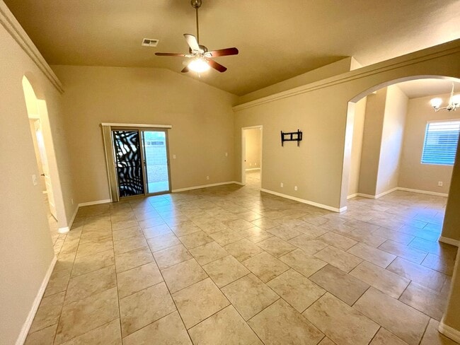 Photo - Beautiful 3 Bedroom Home in Central Kingman!