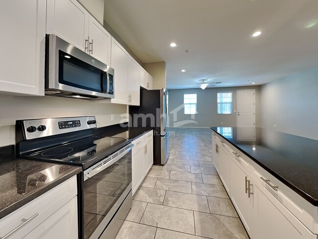 Photo - 2562 N Heritage St