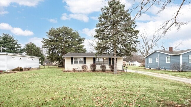 Building Photo - North Side Gem – 2-Bedroom with Garage & C... Rental