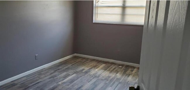 Photo - 143 W 17th St