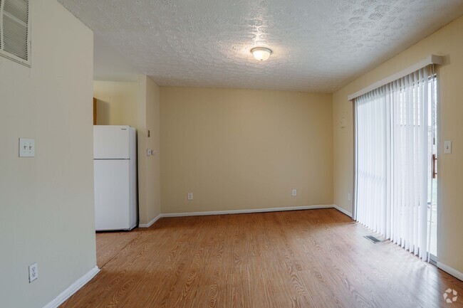 3 Bed/ 1.5 Bath Townhome - Robin Springs Apartments