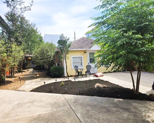 Photo - 860 E 25th St
