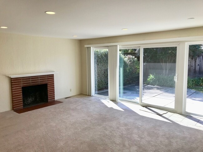 1230 Lynn Way
