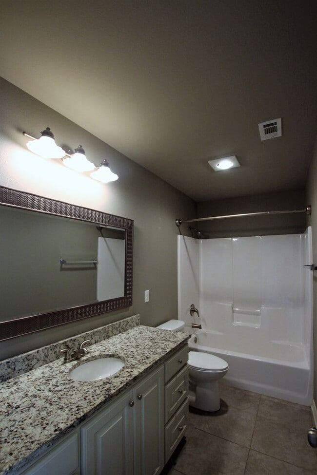 Photo - Beautiful 2 Bedroom, 2 Bathroom Townhome i... Unidad 6337