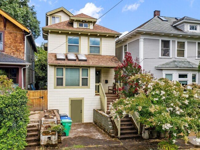 Photo - 630 SE 18th Ave