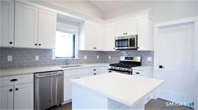 Building Photo - 26 Lounsbury Ave Unit 2