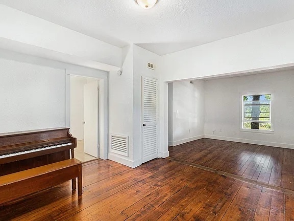 Photo - 703 W Dowland St