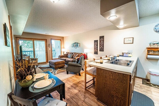 Building Photo - 5 Chandler Ln