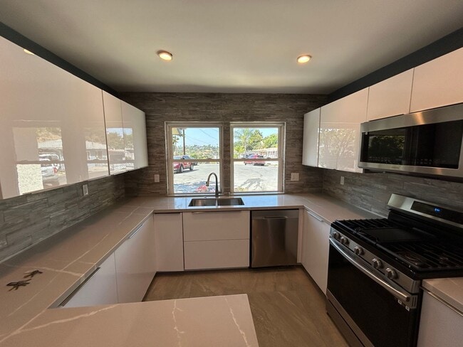 Photo - Newly Renovated 4 bed house!