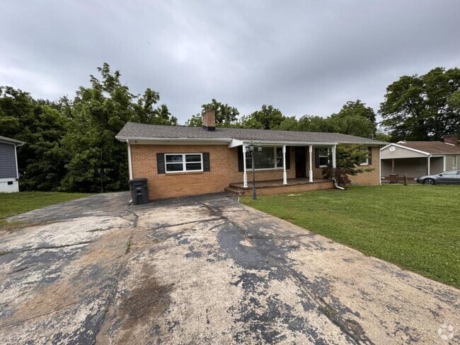 Building Photo - 2520 Boyds Bridge Pike Rental
