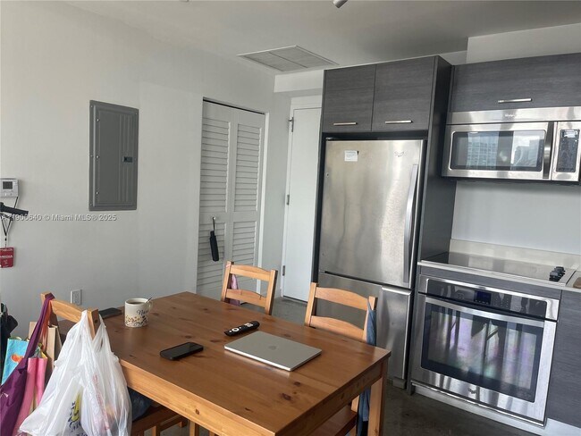 Photo - 151 SE 1st St Unidad 2707