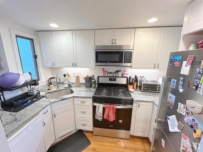 Building Photo - 44 Union St Unit 1 Rental