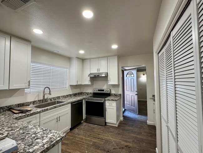 Apt A Kitchen - 4804 Maybrook Ave