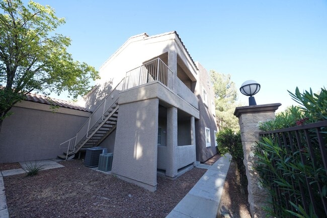Photo - SHOWINGS AVAILABLE NOW Unidad 2182