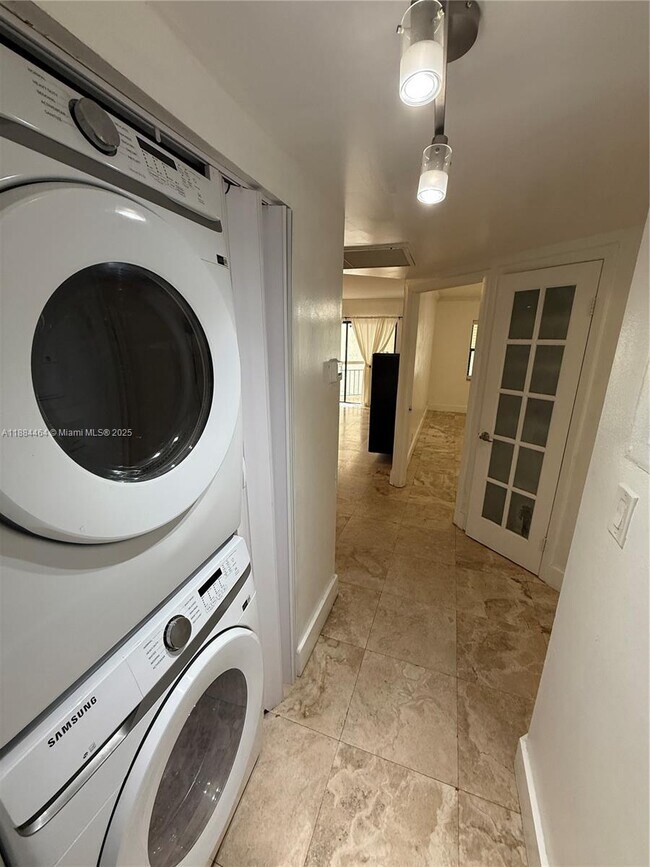 Photo - 8290 Lake Dr Unidad 214