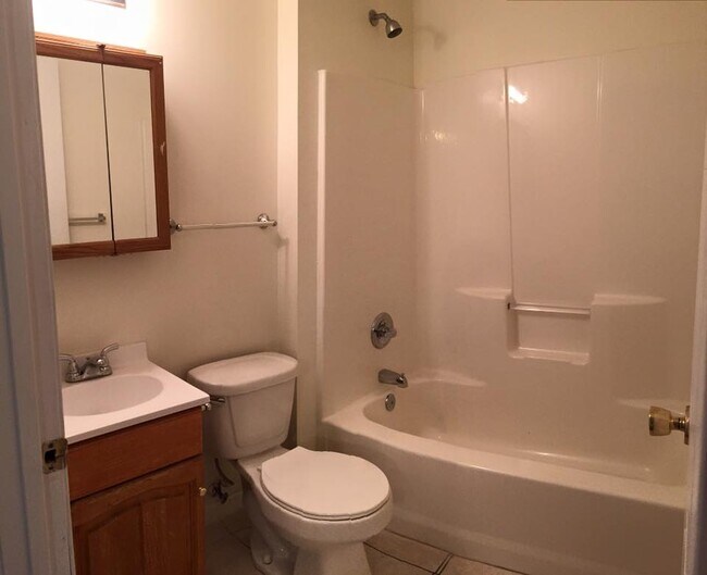 1503 Colin Bradley Dr Unidad B