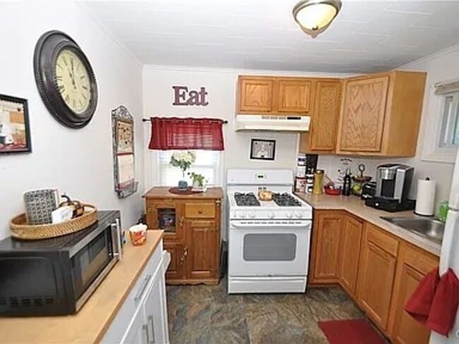 Building Photo - Newly Renovated Apartment in Liverpool! Unit Apt 2