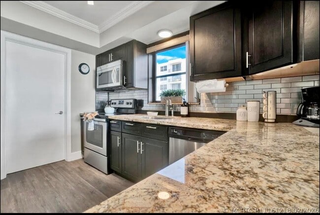 Building Photo - 300 Croton Ave Unit 102