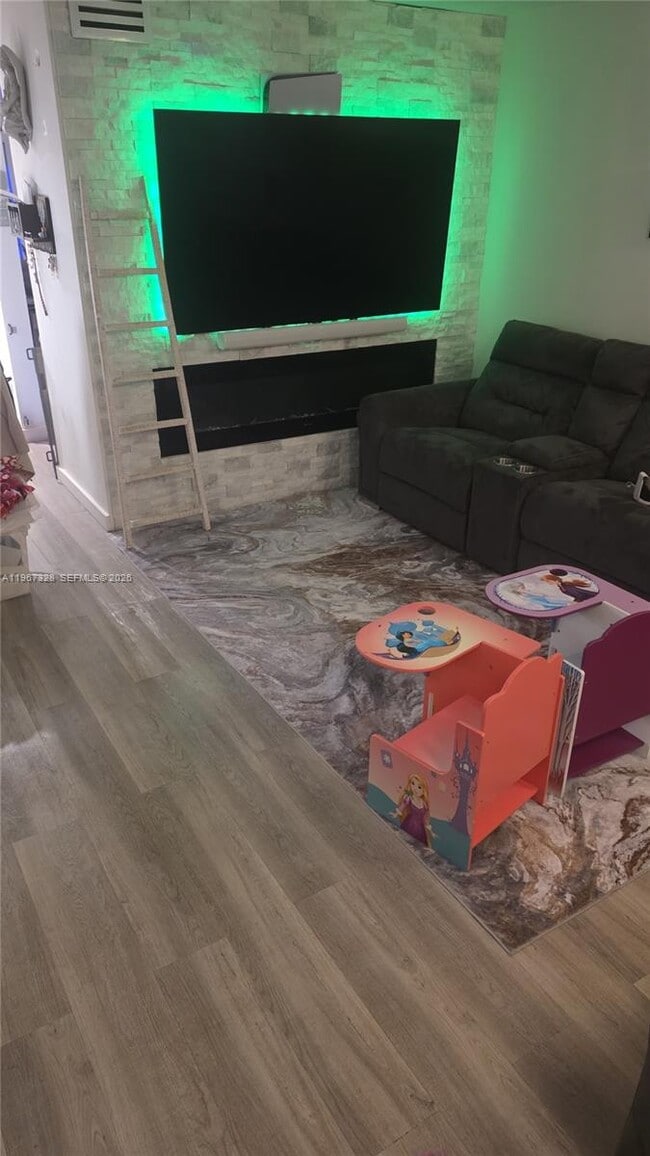 Photo - 1711 W 58th St