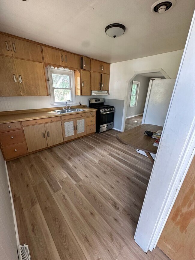Photo - 721 10th Ave