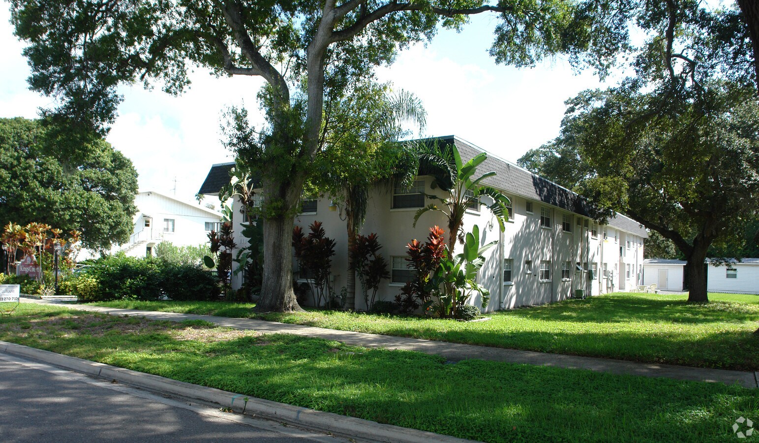 Photo - King's Court Apartments