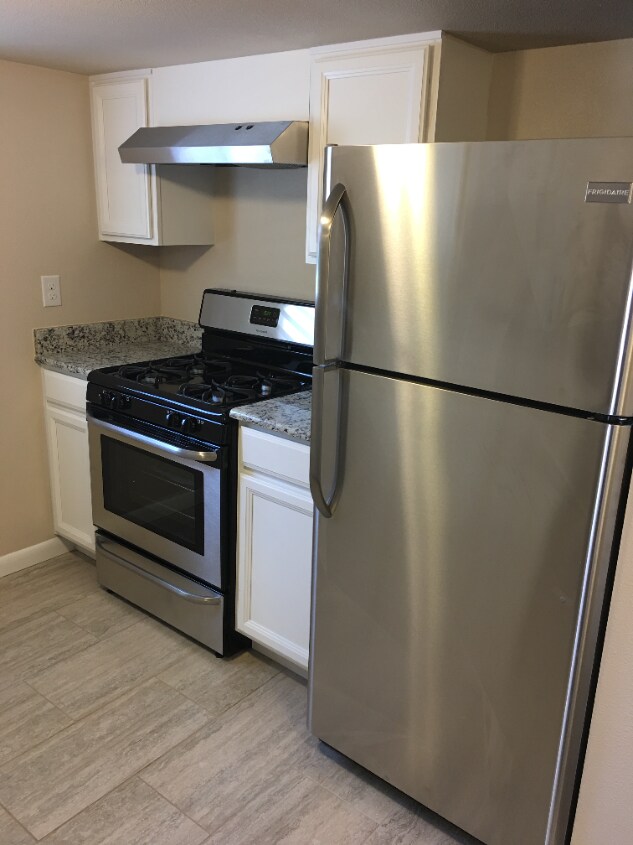 Spacious 1BR/1BA plus HUGE office/den!