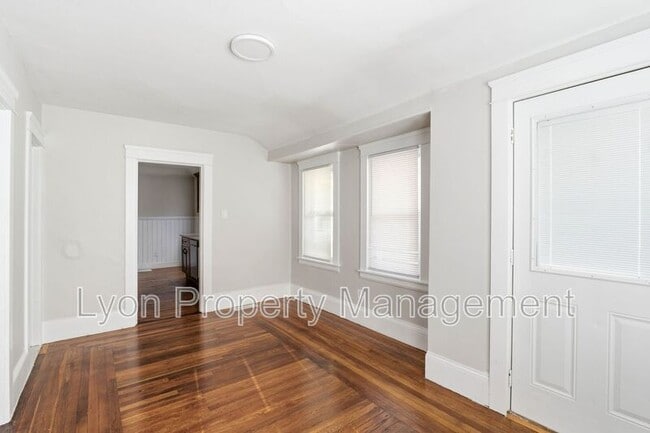 Photo - 85 Ottawa Ave Unit Front House