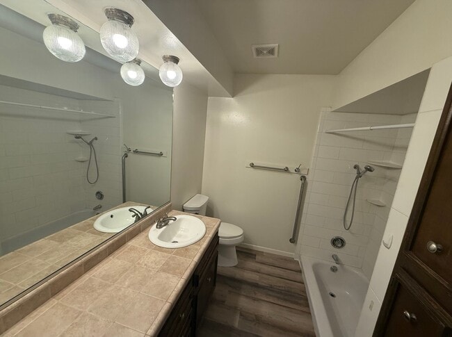 Photo - 940 W East Ave Unit 4