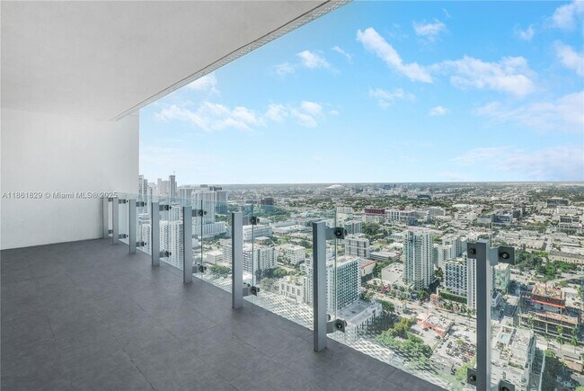Photo - 700 NE 26th Terrace Unidad 4506