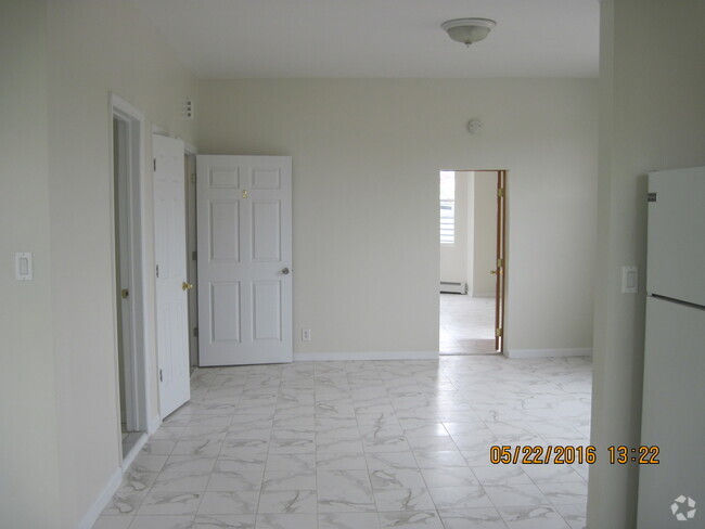 Building Photo - 185 Benziger Ave Unit Apartment 1