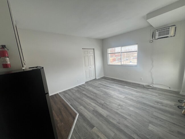 Photo - College Street Apartments