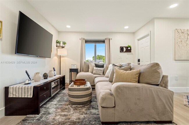 Photo - 18606 SW 100th Ave