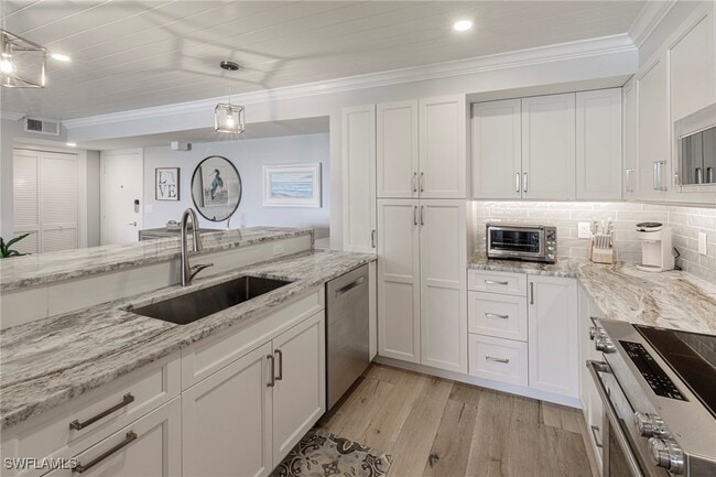 Photo - 250 Park Shore Dr Unidad 302