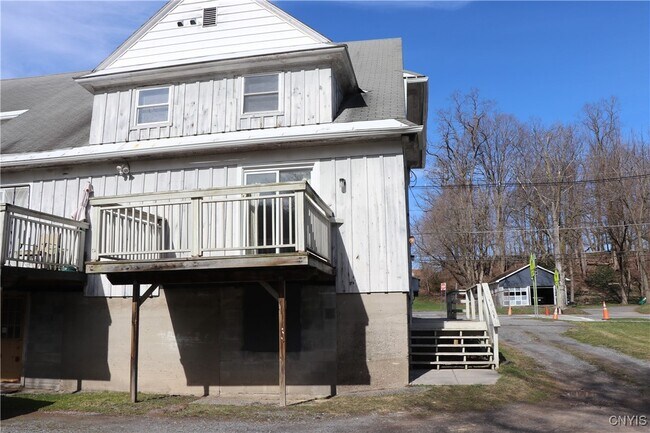 Photo - 143 W Genesee St