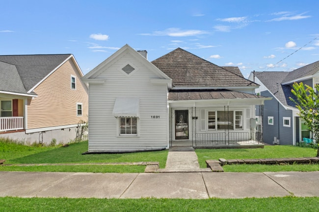Building Photo - 1031 Ash St Rental