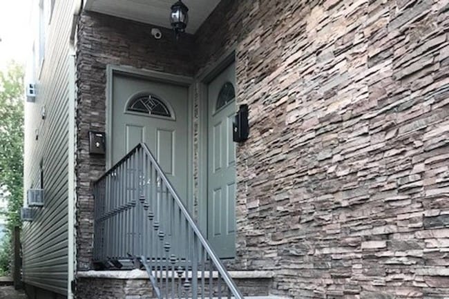 Puerta principal - 344 Kearny Ave Unidad Commuter's dream