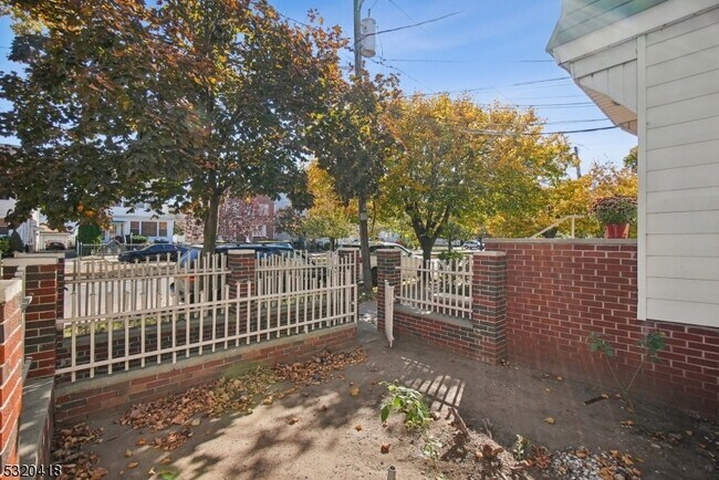 Photo - 211 Ampere Pkwy Unit 2