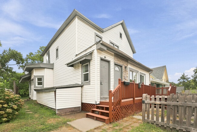 Photo - 1097 Suburban Ave E