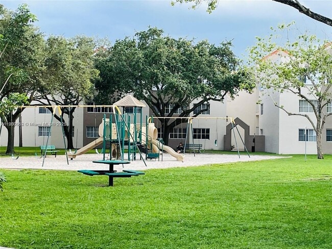 Photo - 6175 NW 186th St Unidad 102