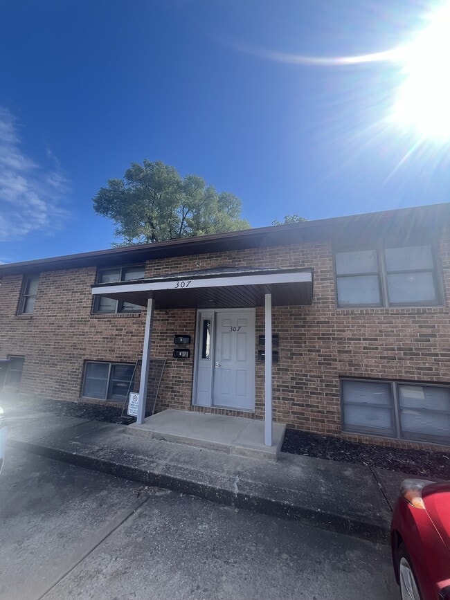 Building Photo - 307 S Mulberry St Unit D