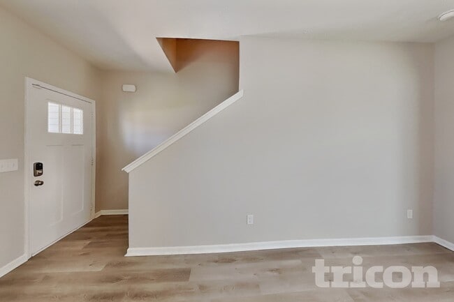 Photo - 1107 Selous Dr
