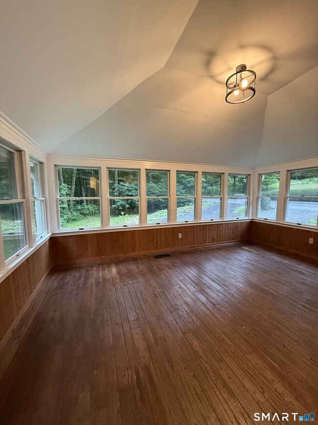 Photo - 205 Mountain Rd