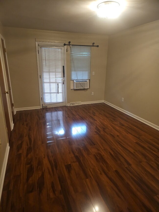 Photo - "Charming 2-Bed Townhouse Retreat on Fleming Road – Spacious Comfort in Charleston!" Unidad B