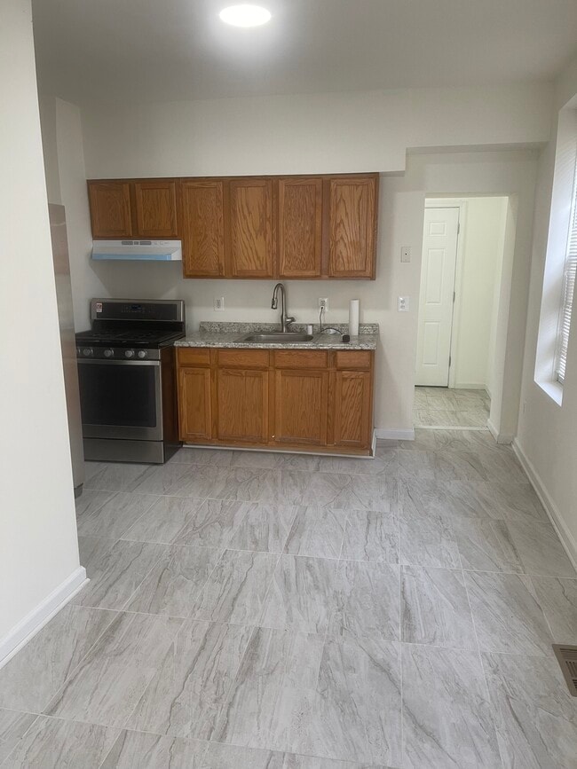 Photo - 2000 McHenry St