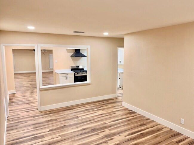 Photo - 11012 Sunny Dr