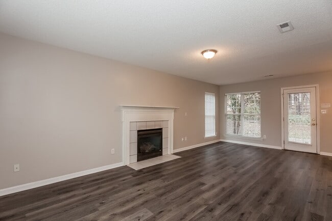 Photo - 5937 Hedgecrest Pl