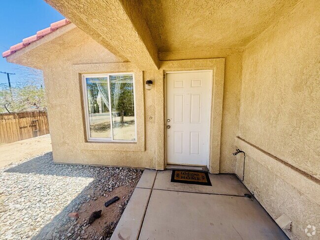 Building Photo - 4 Bedroom, 2 Bath Home with Attached Garag...